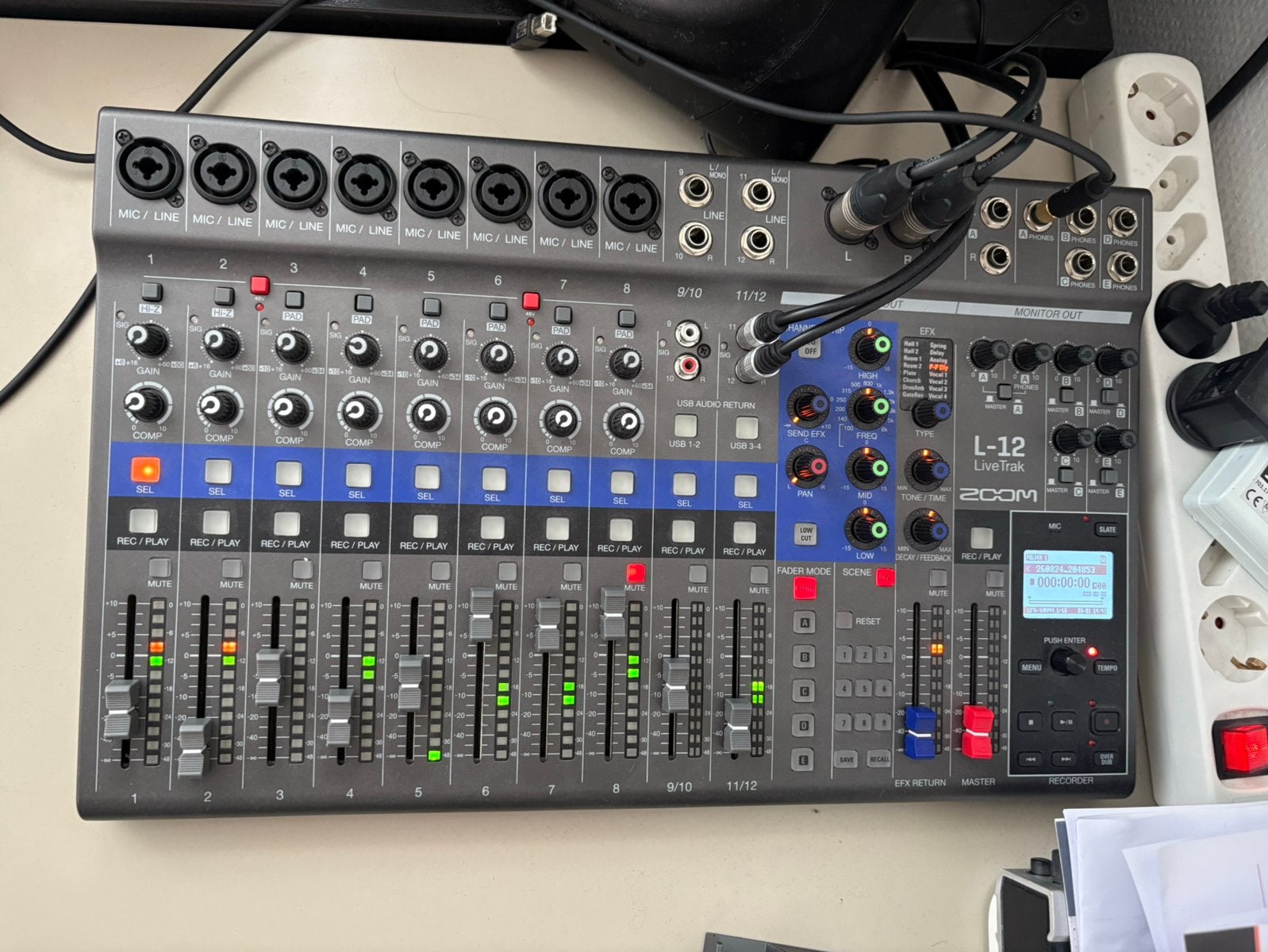Zoom LiveTrak L-12 Digitale Mixer/Recorder, Muziek en Instrumenten, Ophalen of Verzenden, Zo goed als nieuw, 10 tot 20 kanalen