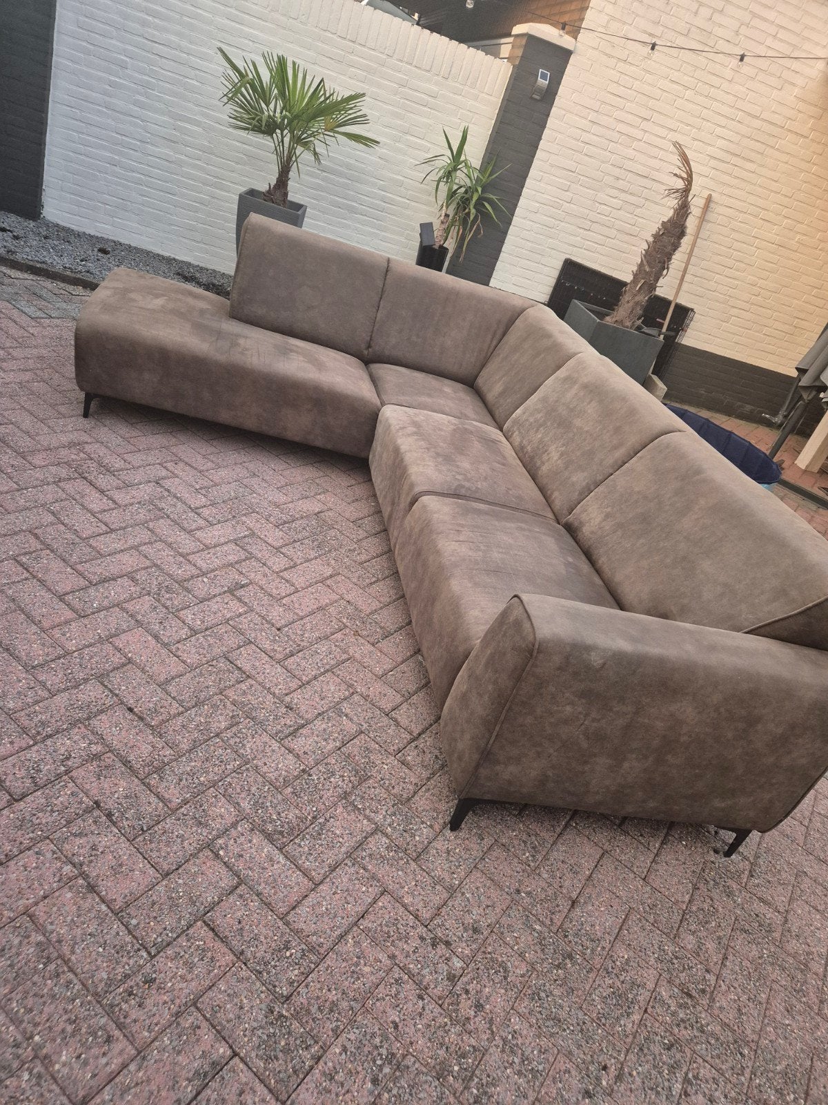 Comfortabele suede Hoekbank - Zo goed als nieuw, Huis en Inrichting, Banken | Bankstellen, 250 tot 300 cm, 100 tot 125 cm, Hoekbank