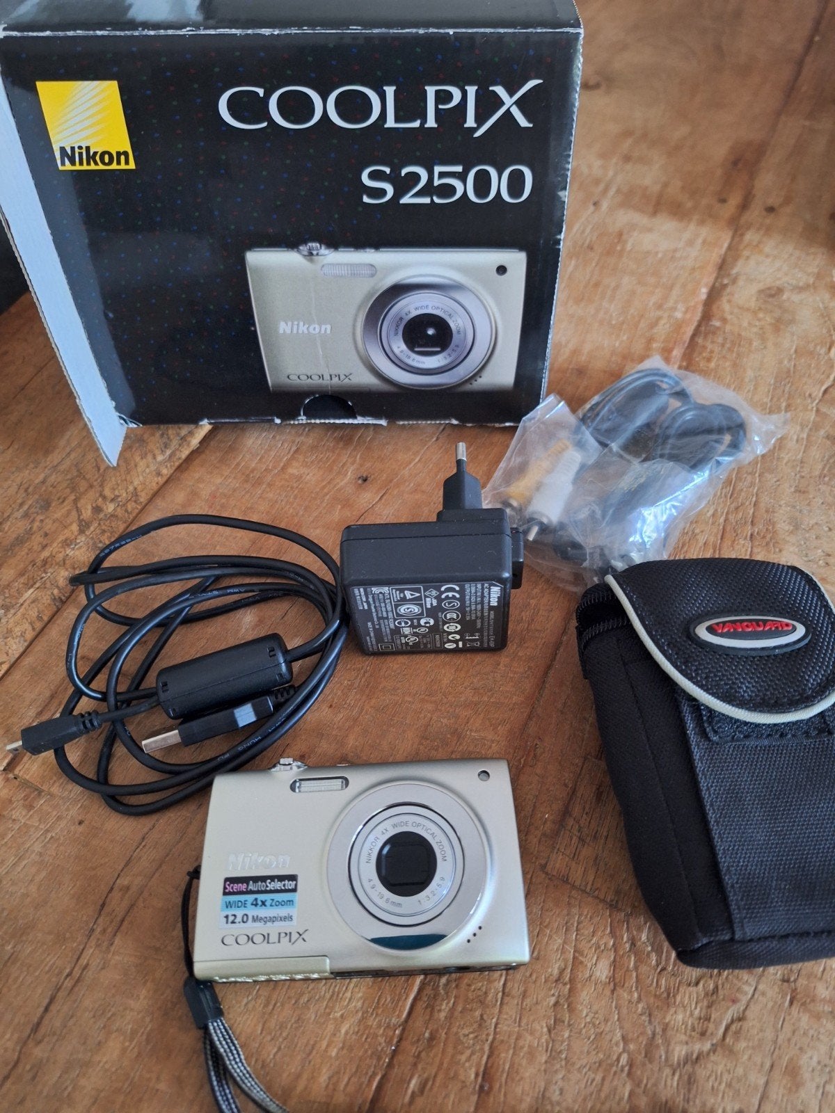 Nikon Coolpix S2500 Compactcamera - Zilver, Ingebouwde flitser, Cameratas, Gebruikt, Ophalen of Verzenden