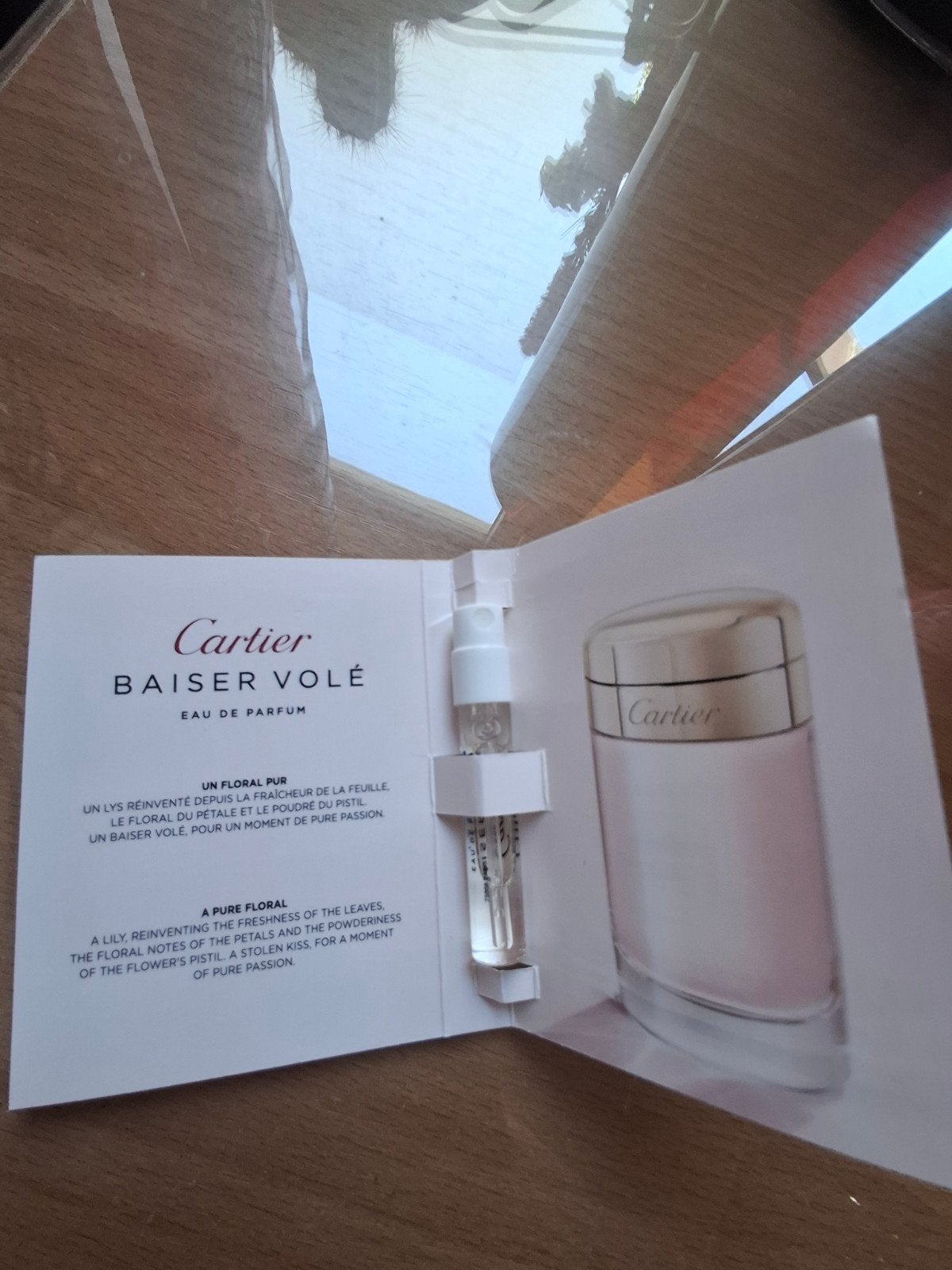 Cartier Baiser Volé Eau de Parfum - Nieuw sample 1,5 ml, Sieraden, Tassen en Uiterlijk, Uiterlijk | Parfum, Verzenden, Nieuw