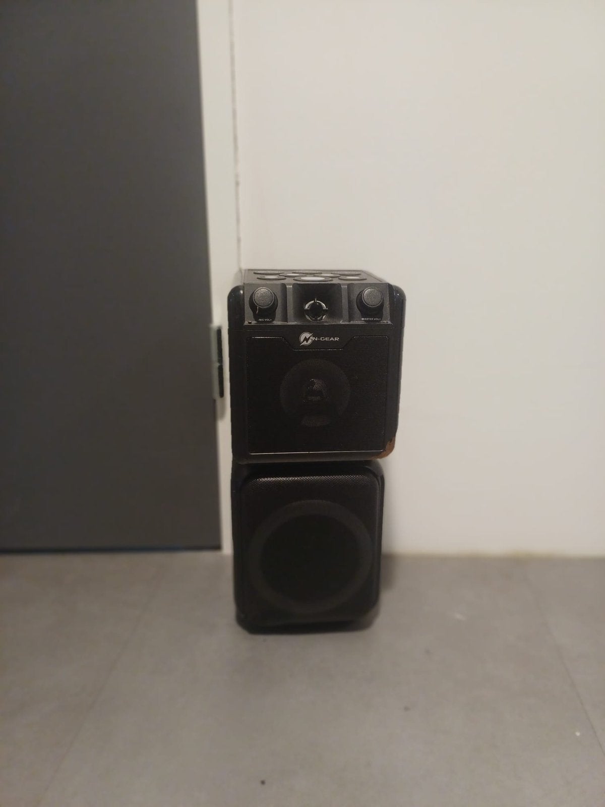 2 boxen van het merk Rosland, Ophalen, Zo goed als nieuw, Complete set