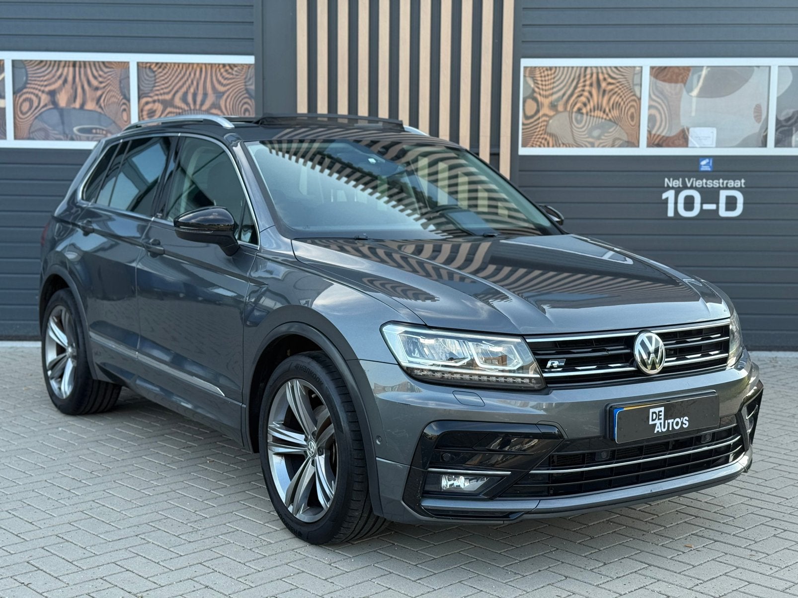 Volkswagen Tiguan R-Line 1.5 / PANO / DSG / IQ DRIVE / VOL, Auto's, Volkswagen, Automaat, Stof, Euro 6, 4 cilinders