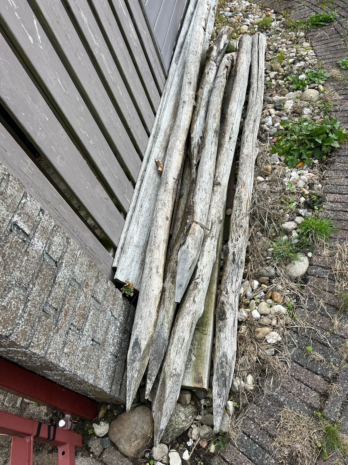 Kastanjepalen 2.50m lang - 6 stuks, Tuin en Terras, Ophalen of Verzenden, Gebruikt, 250 cm of meer, Palen