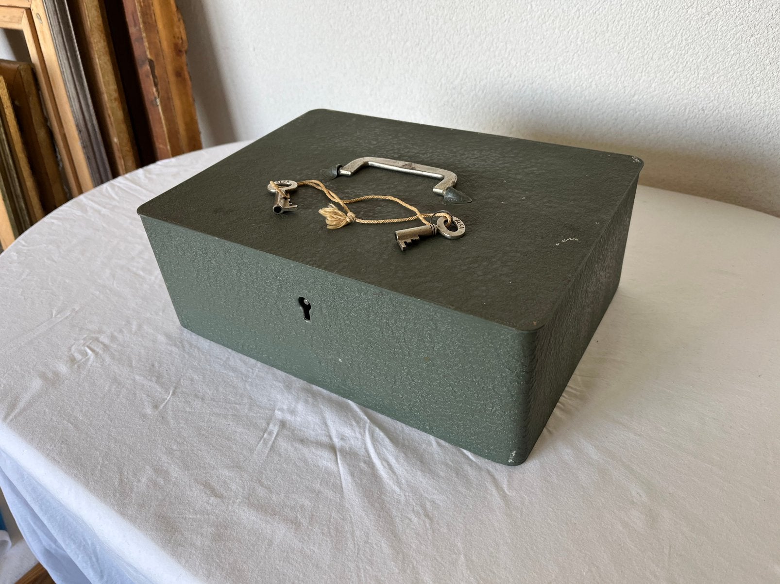 Alfa Vintage Metalen Geldkistje IJzeren Kluisje Kluis Safe, Ophalen of Verzenden