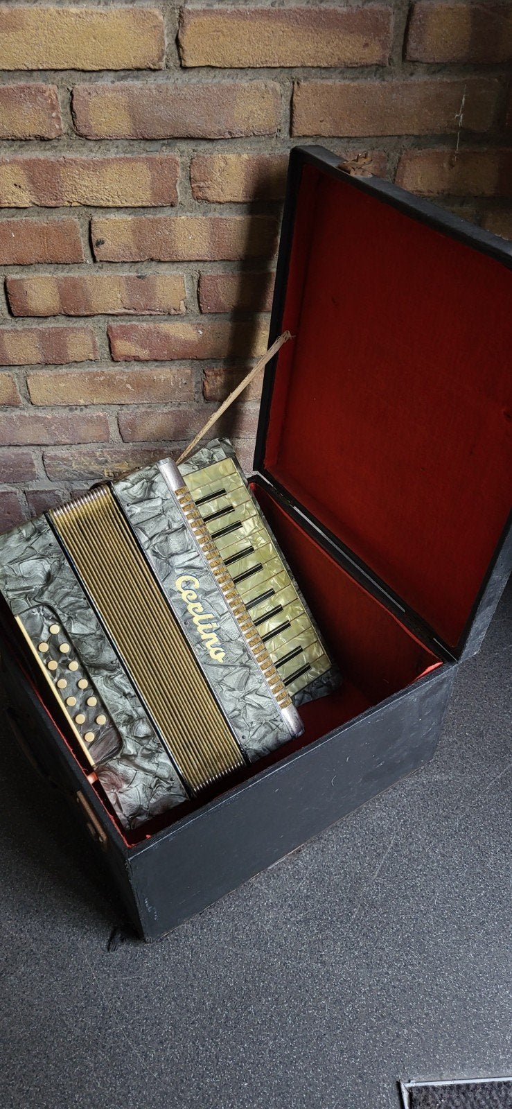 Vintage Cerlino Accordeon met Koffer, Muziek en Instrumenten, Accordeons, Overige merken, Overige formaten, Zo goed als nieuw