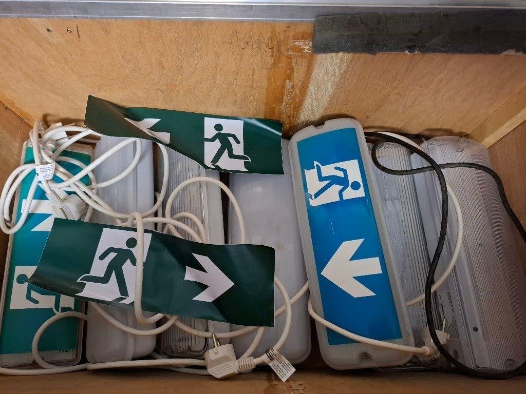Noodverlichting, Doe-het-zelf en Verbouw, Bouwverlichting, Ophalen of Verzenden, Zo goed als nieuw, Minder dan 50 watt, Lamp met armatuur