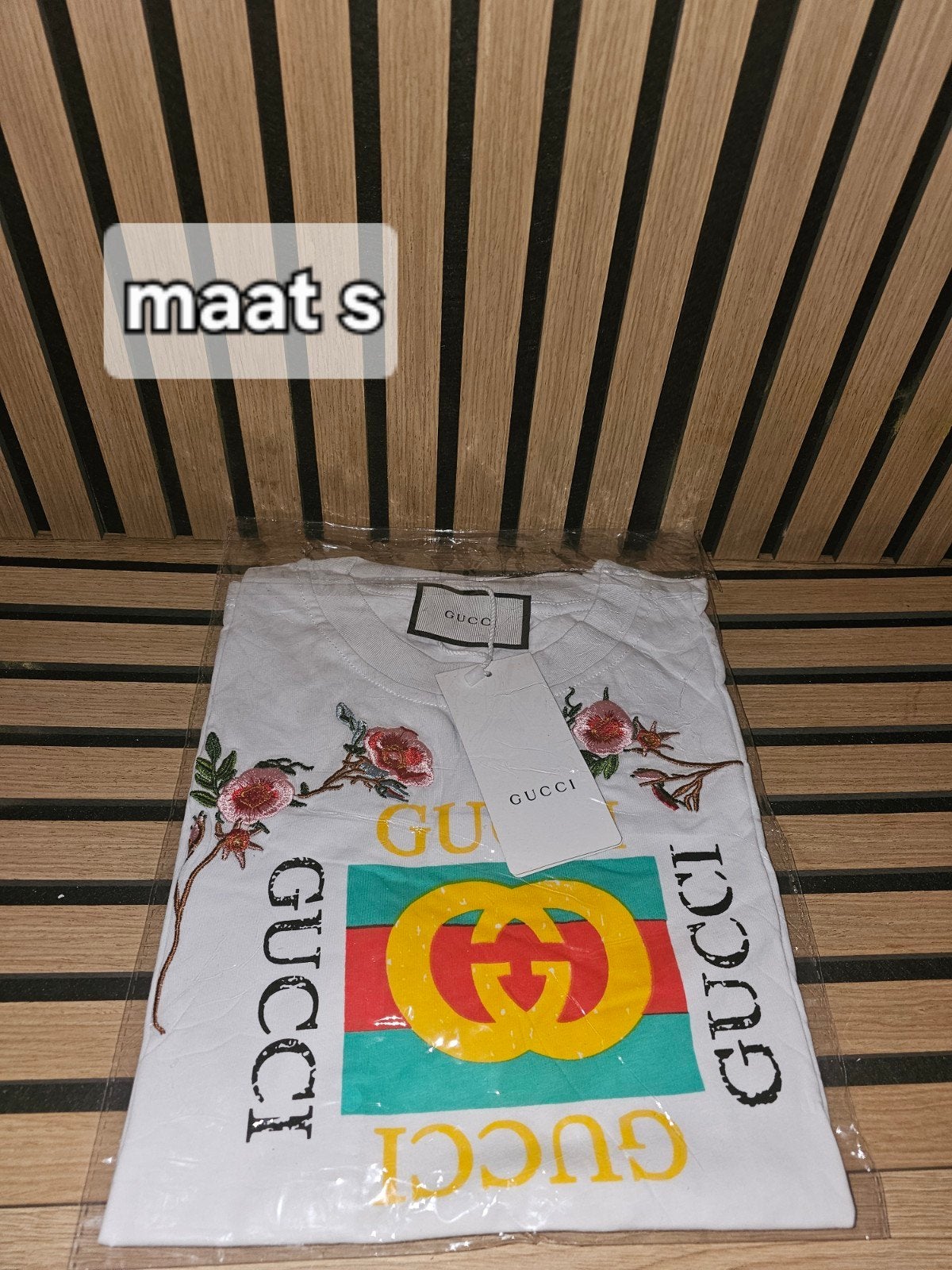 Gucci T-shirt met bloemenborduursel en logo - Maat S, Wit, Nieuw, Ophalen of Verzenden, Gucci