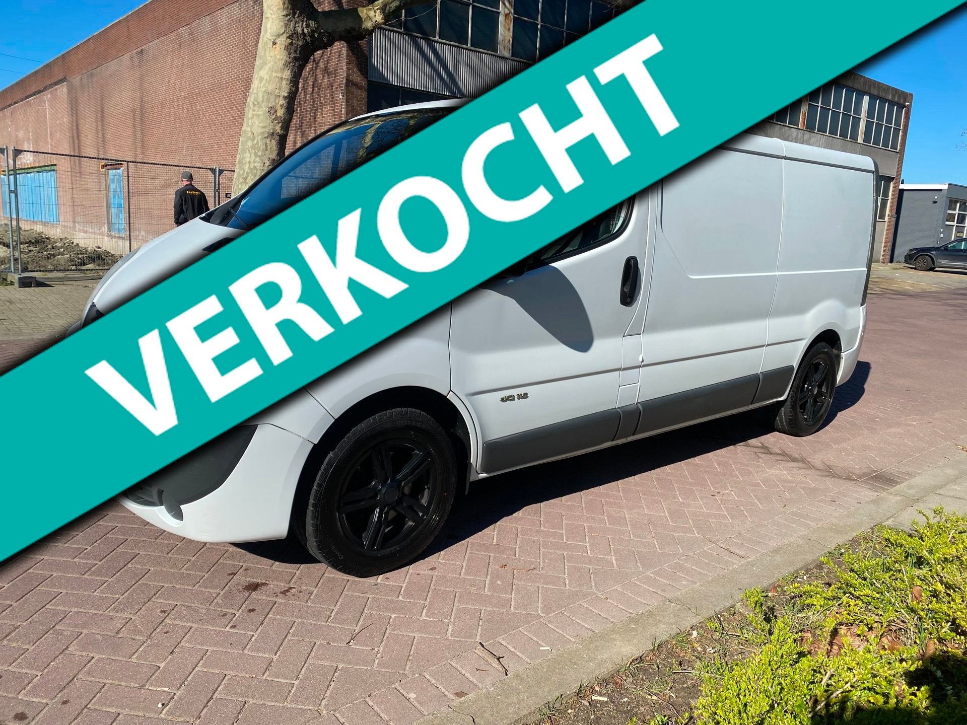 Renault Trafic 2.0 dCi T29 L2H1 / Airco / Cruise Control / 6, Auto's, Bestelauto's, Euro 5, Stof, Zwart, 4 cilinders