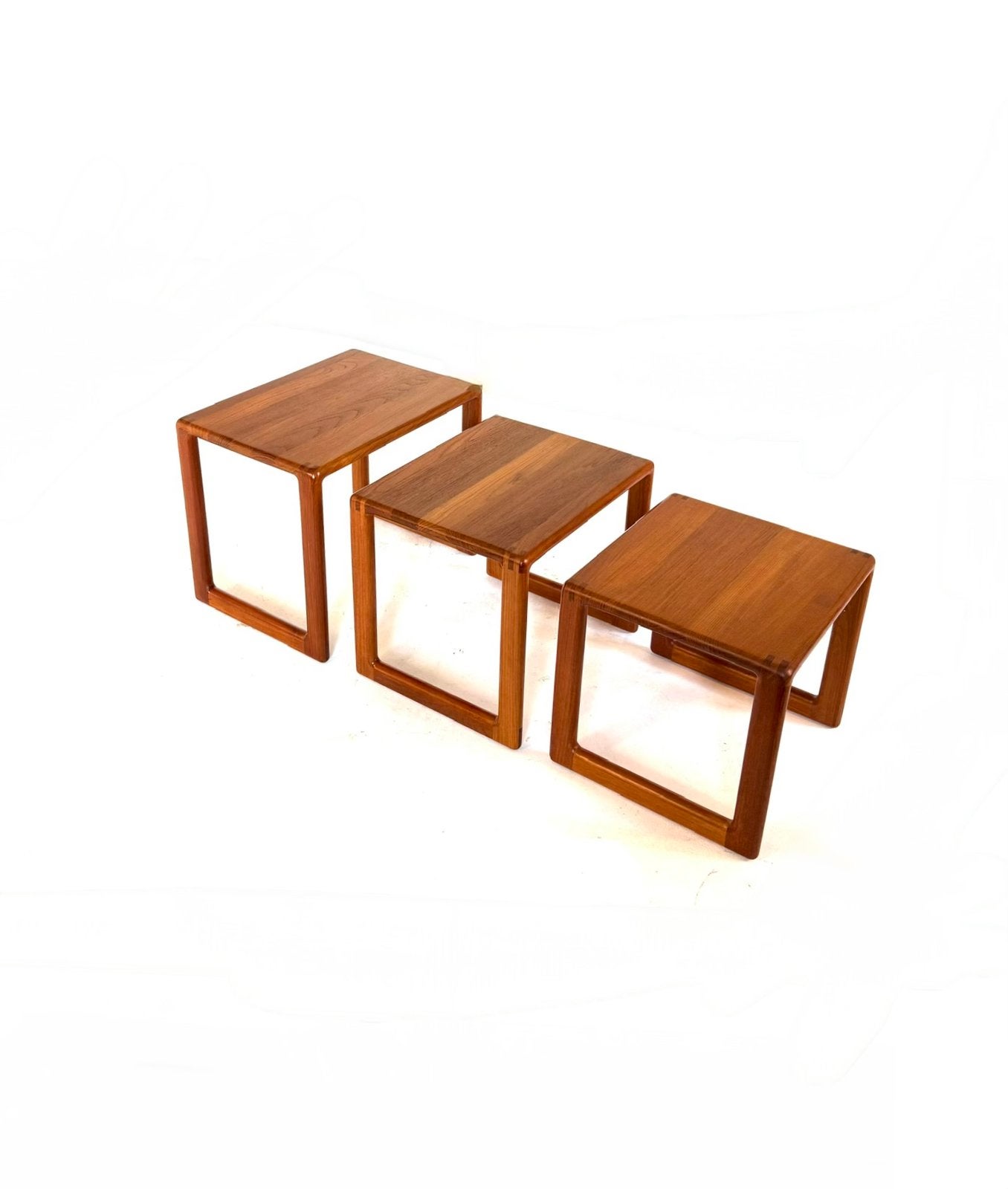 Vintage teakhouten set nesting tables, Dyrlund ‘70, Dyrlund, Vintage retro buisframe design rotan webbing papercord deens, Dyrlund