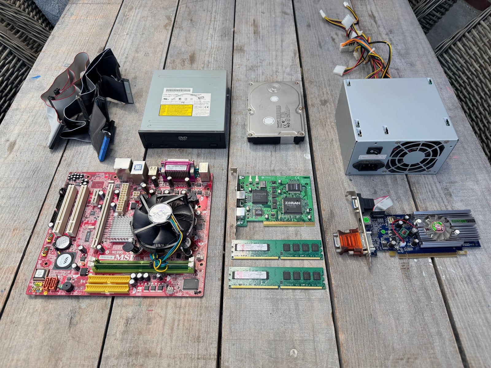 Partij computeronderdelen van mid- tot eind 2000, Computers en Software, Overige Computers en Software, Gebruikt, Ophalen of Verzenden