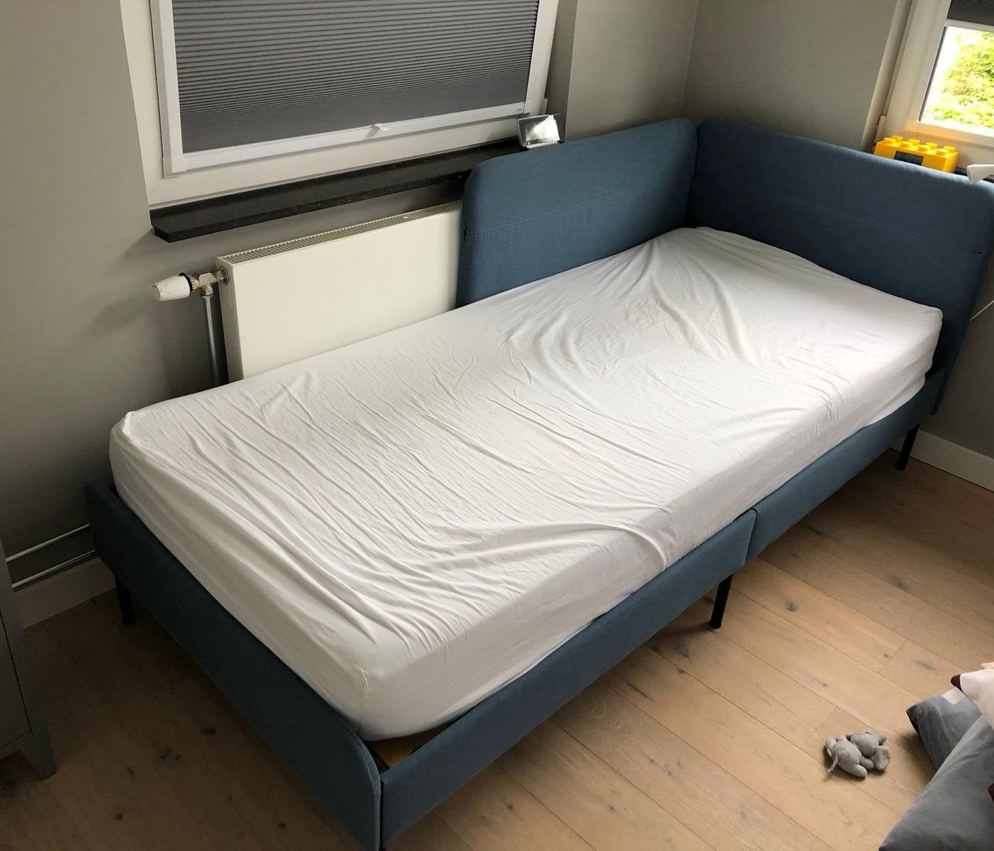 Ikea Slattum eenpersoonsbed jeansblauw 90x200 cm, Ophalen, Gebruikt, 90 cm, Eenpersoons