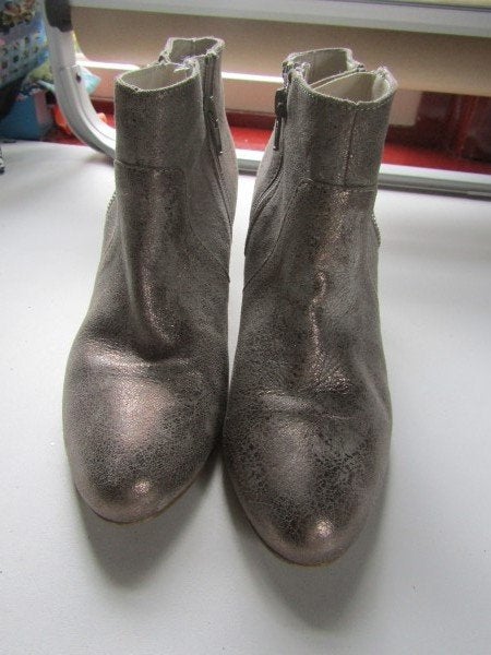 F1896 Carmens mt 40 laarsjes beige grijs goud leer leder, Kleding | Dames, Verzenden, Beige, Lage of Enkellaarzen, Zo goed als nieuw