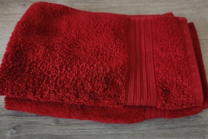 Set van 2 handdoeken, kleur rood, maat 60 x 40, merk jysk, Overige merken, Handdoek, Ophalen of Verzenden, Zo goed als nieuw