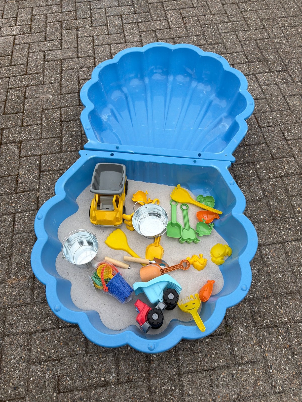 Zandbak schelp met zandspeelgoed, Ophalen, Gebruikt