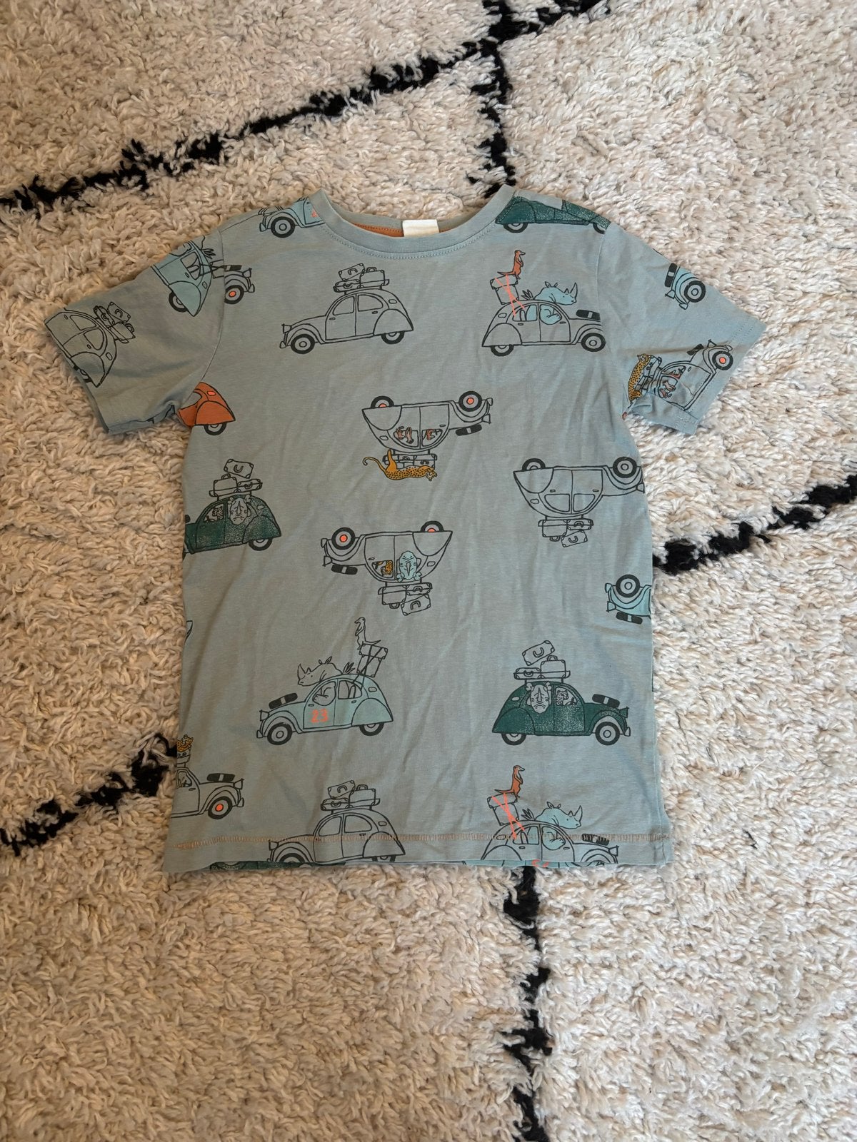 Nieuw H&M T-shirt maat 122 met auto's en dieren, Ophalen of Verzenden, Nieuw, Jongen of Meisje, Shirt of Longsleeve