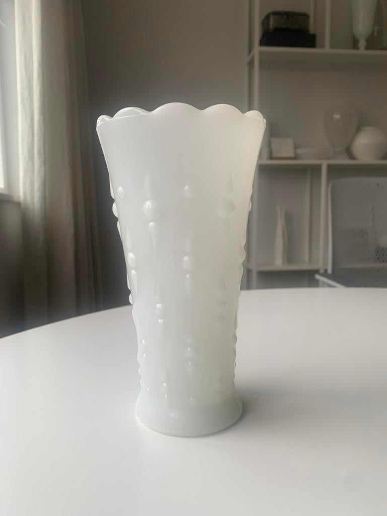 Vaas wit opaline / opaalglas, Ophalen of Verzenden