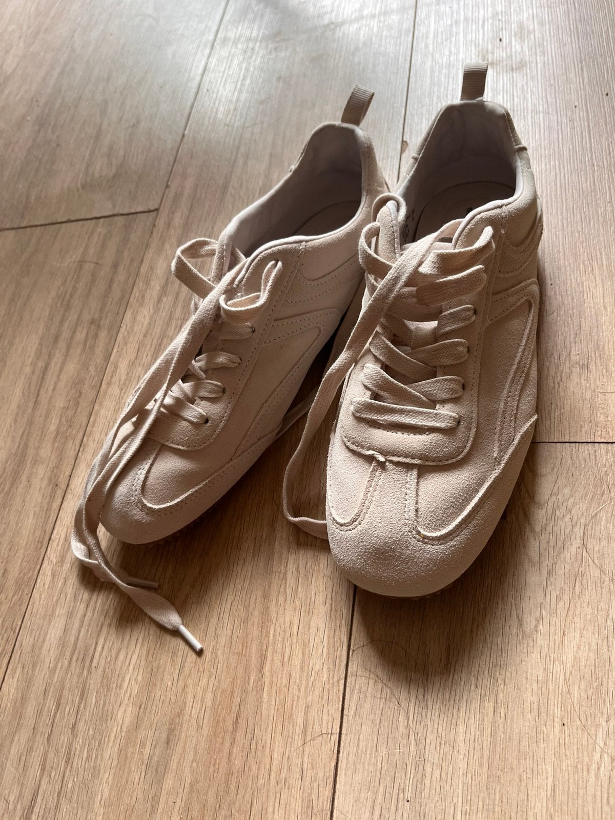 Gympen sneakers beige 39, Beige, Nieuw, Ophalen of Verzenden, Sneakers of Gympen