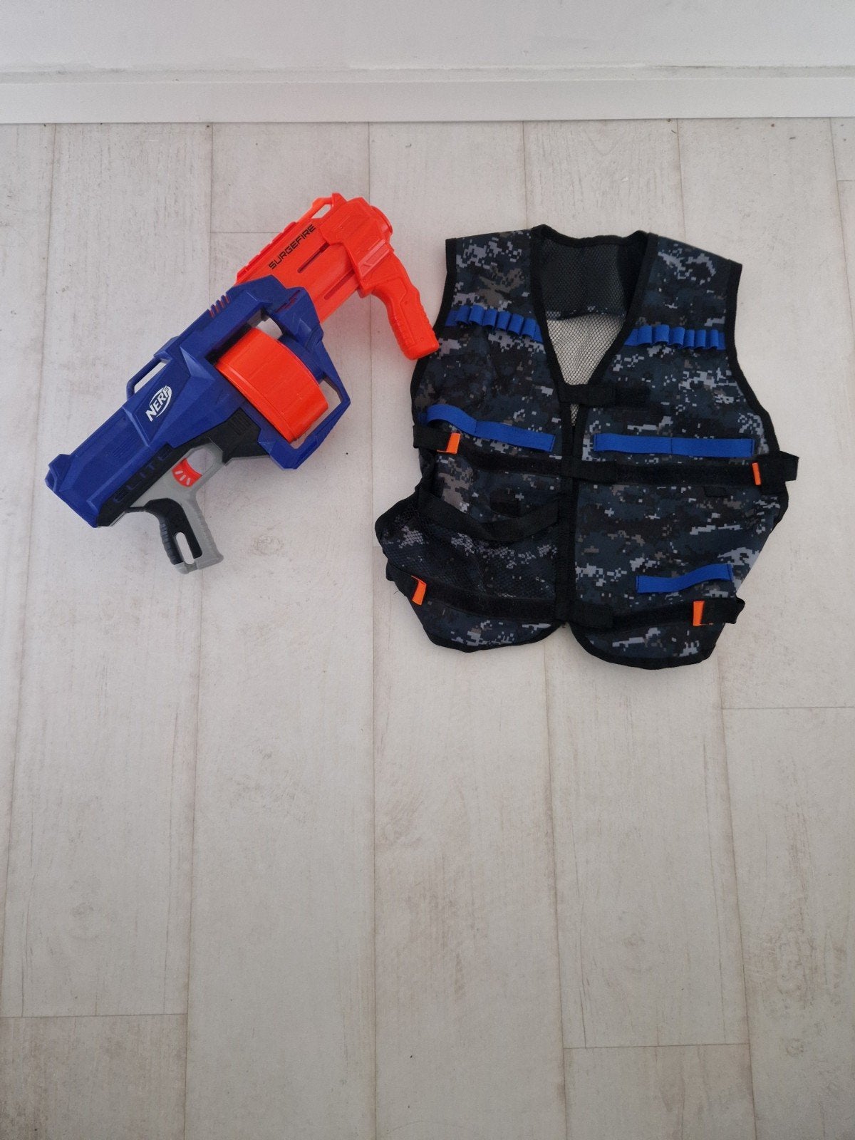 Nerf Surgefire Blaster met Tactisch Vest, Kinderen en Baby's, Ophalen of Verzenden, Gebruikt, Jongen of Meisje