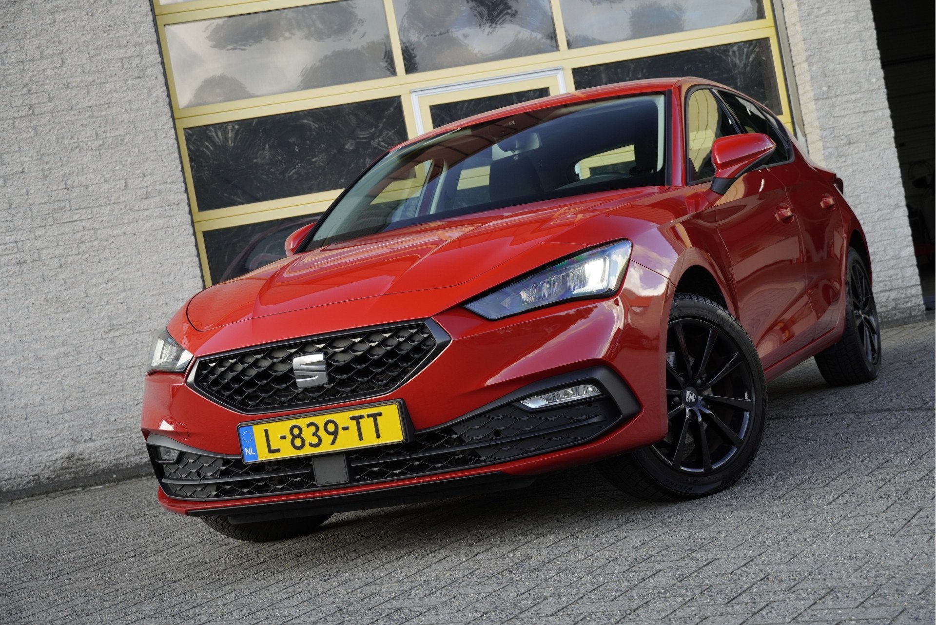 SEAT Leon 1.0 TSI 5drs Edition BJ2021 Lmv 17" | Led V+A | Pd, Voorwielaandrijving, Stof, Gebruikt, Leon