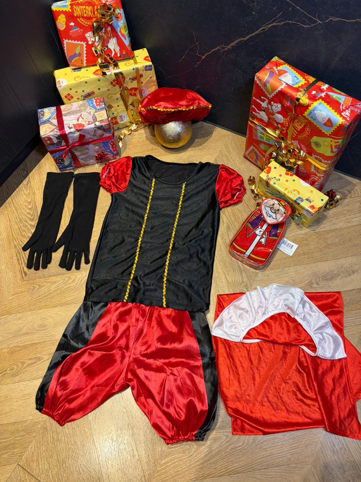 Pietenpak rood zwart maat 134 sinterklaas schrijf set, Ophalen of Verzenden