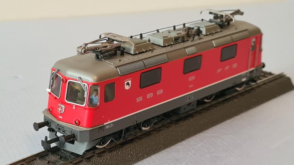 HAG 212 Re 4/4 Rood. Met wapen Porrentry (AC), Overige merken, Wisselstroom, Locomotief, Verzenden