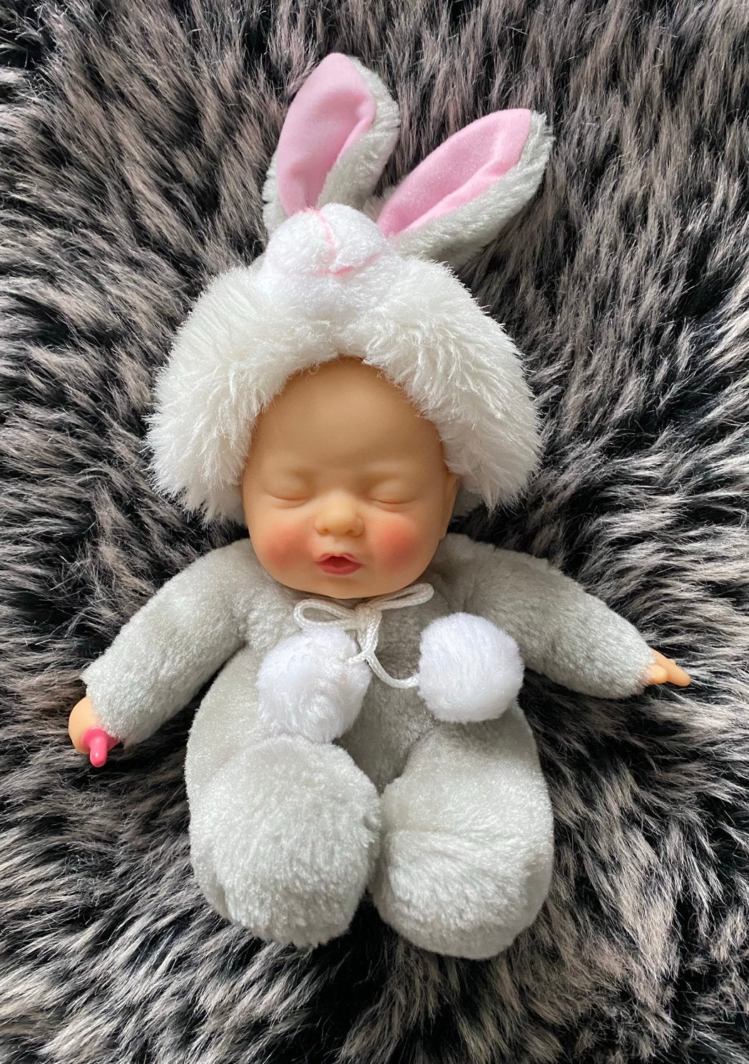 Konijn baby popje /25 cm, Verzenden, Zo goed als nieuw, Overige typen
