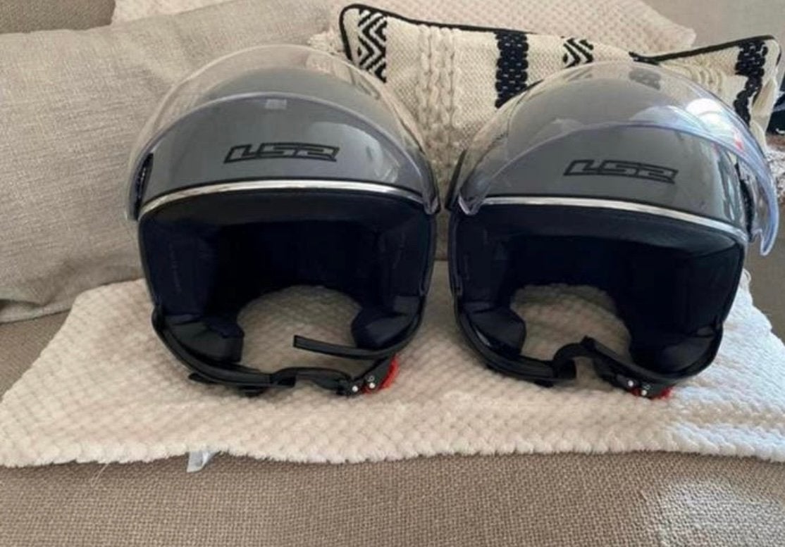 2 grijze scooter helmen, Ophalen, Nieuw, Small