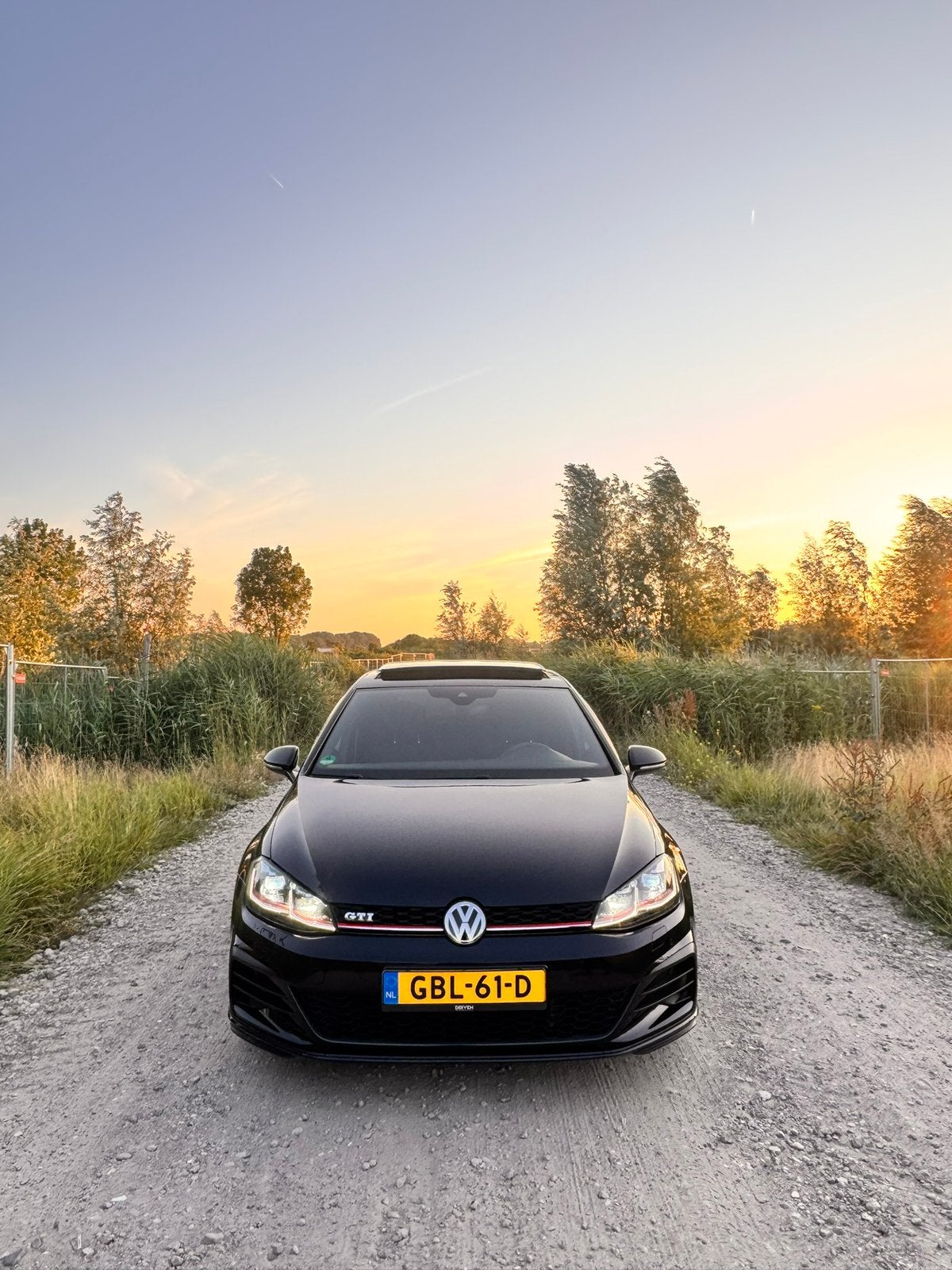 Volkswagen Golf 2.0 TSI 230pk 5D DSG 2017 Zwart, 4 cilinders, Alcantara, Zwart, 1600 kg