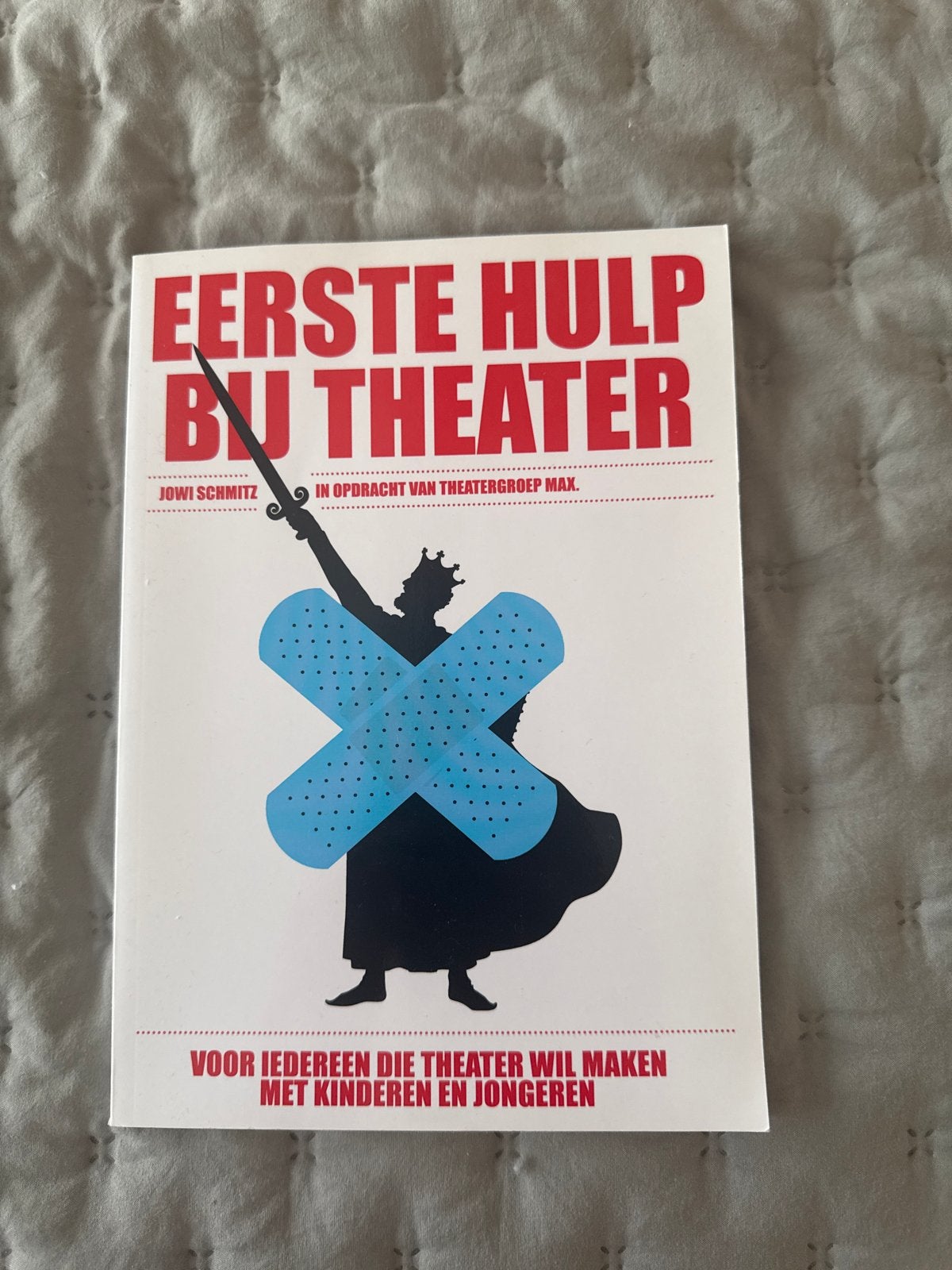 Eerste Hulp Bij Theater - Jowi Schmitz, Boeken, Film, Tv en Media, Zo goed als nieuw, Vakgebied of Filmindustrie, Ophalen of Verzenden