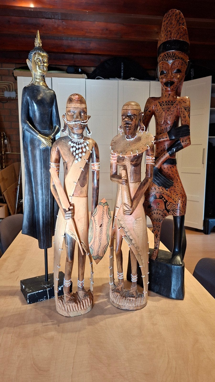 Set van 4 houten beelden, Afrikaanse en Aziatische kunst, Antiek en Kunst, Gesneden, Bruin, Afrika, Beeld