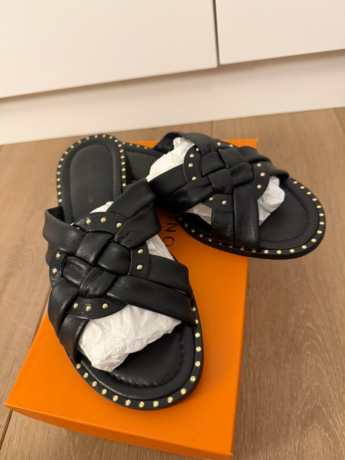 Zwarte Stefano Lauran Slippers, Kleding | Dames, Schoenen, Zo goed als nieuw, Sandalen of Muiltjes, Zwart, Ophalen of Verzenden