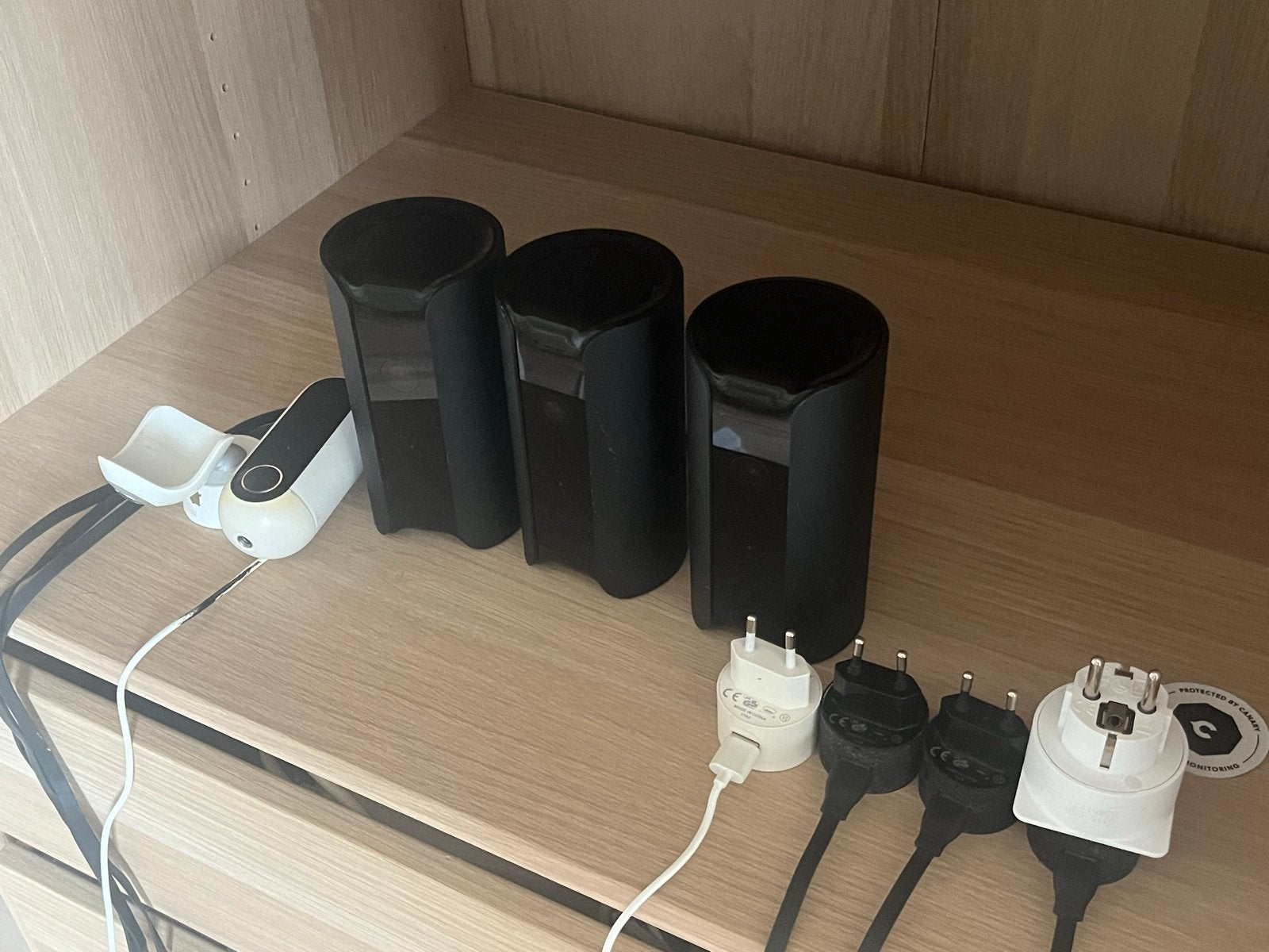 Canary Beveiligingscamera's 3x binnencamera en 1 x buiten, Ophalen of Verzenden, Gebruikt, Binnencamera