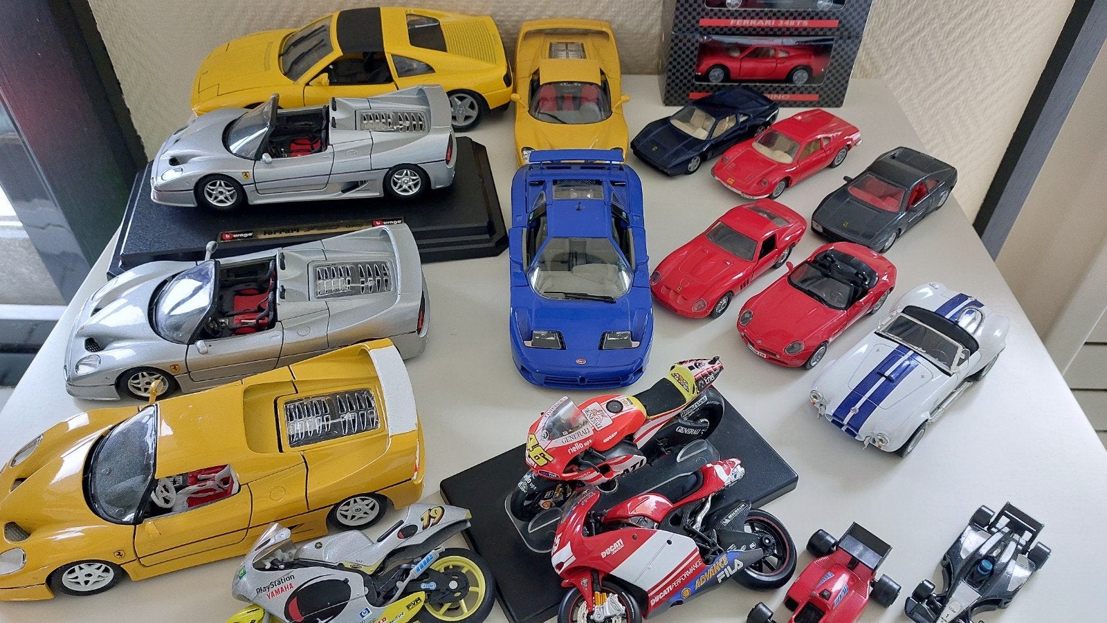 Ferrari BMW Ducati Yamaha Schaal 1/24-1/18-1/36-1/38

Ferra, Ophalen of Verzenden, Nieuw, Overige schalen, Auto onroad