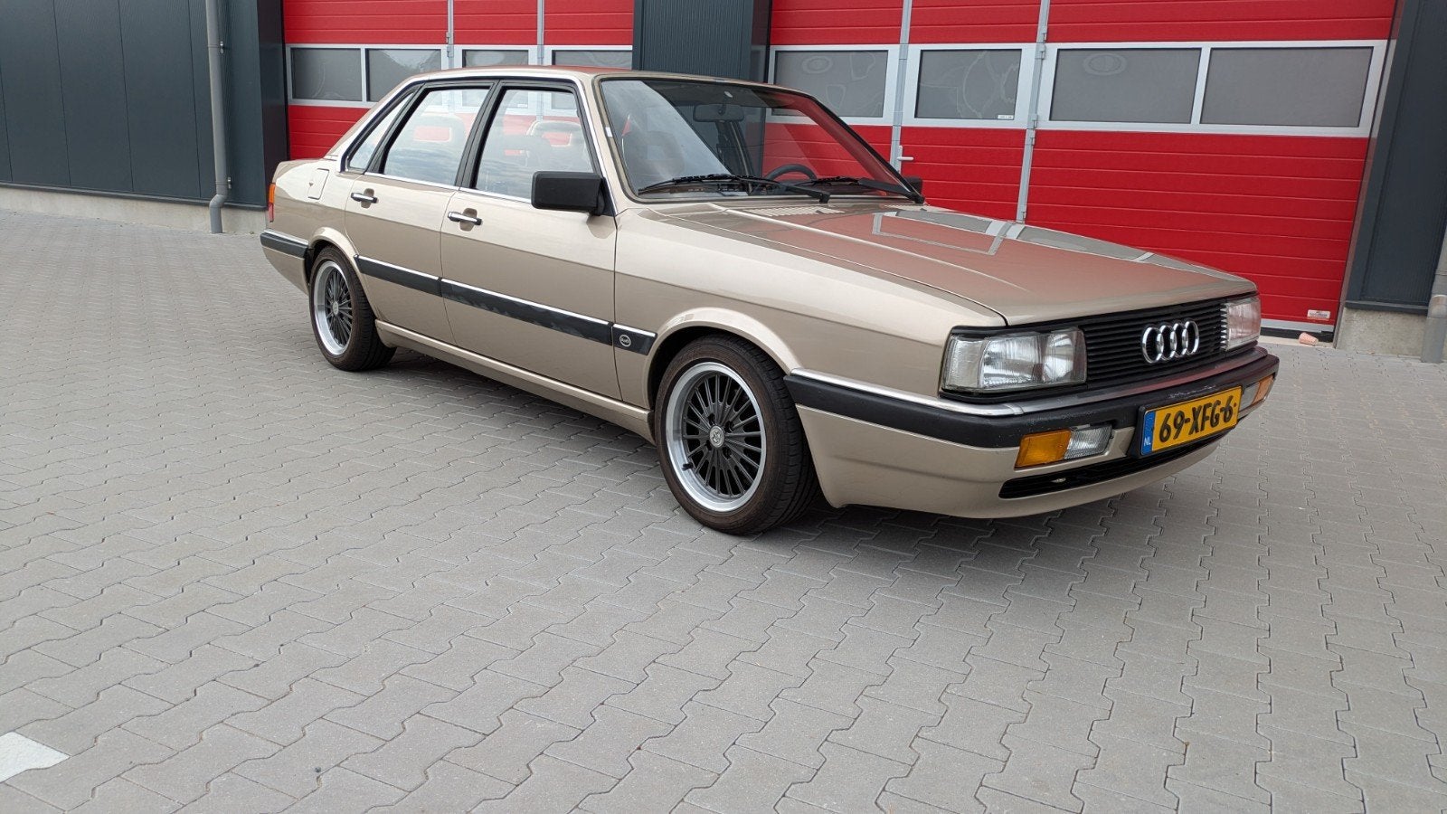 Audi 90 2.2 B2 (136PK)  wegenbelasting vrij, Voorwielaandrijving, 136 pk, Beige, 2226 cc