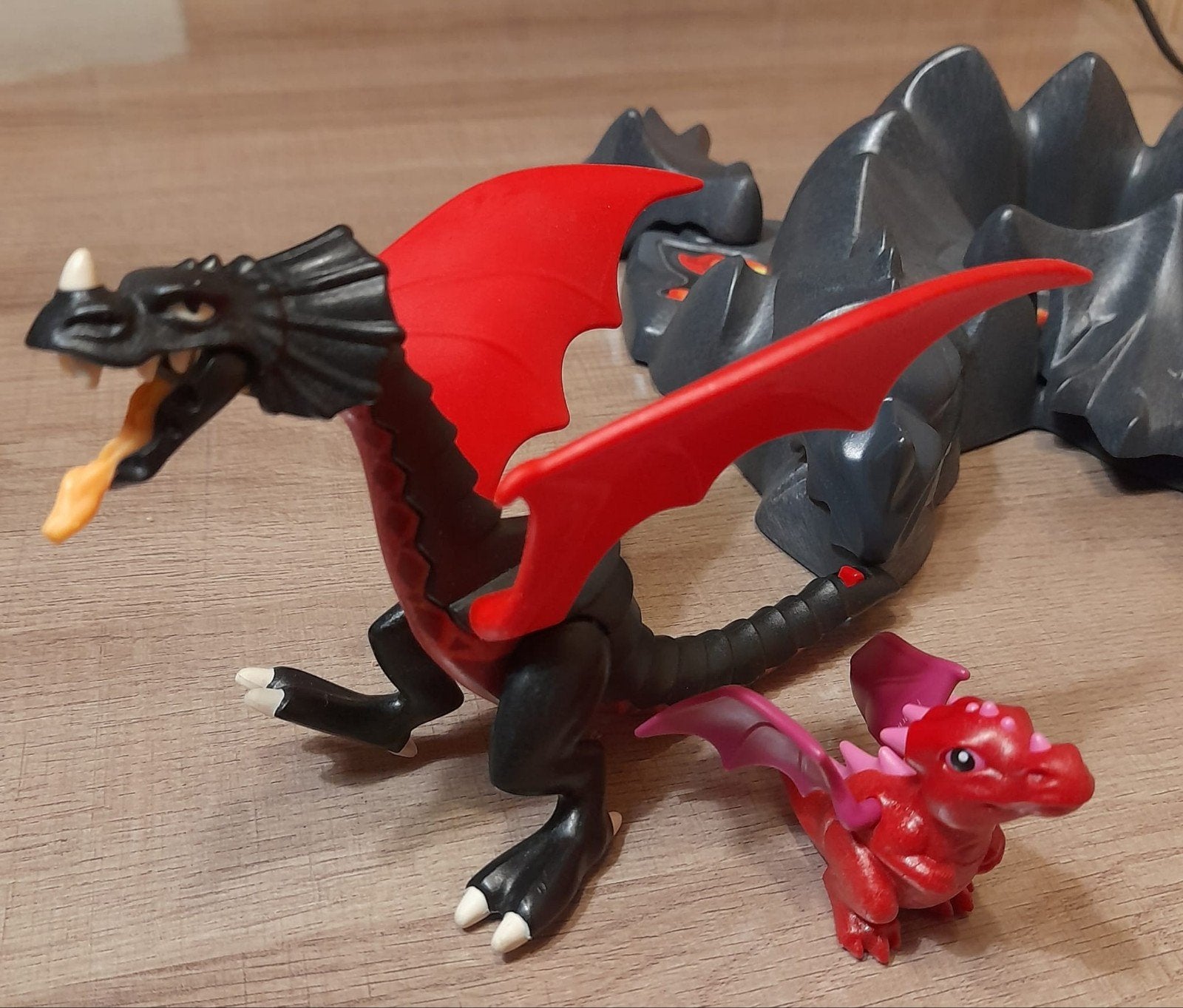 Drakenburg met 2 rode draken, Ophalen of Verzenden, Gebruikt