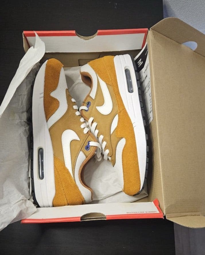 Nike Air Max 1 Dark Curry/ true white, Ophalen of Verzenden, Nieuw, Overige kleuren