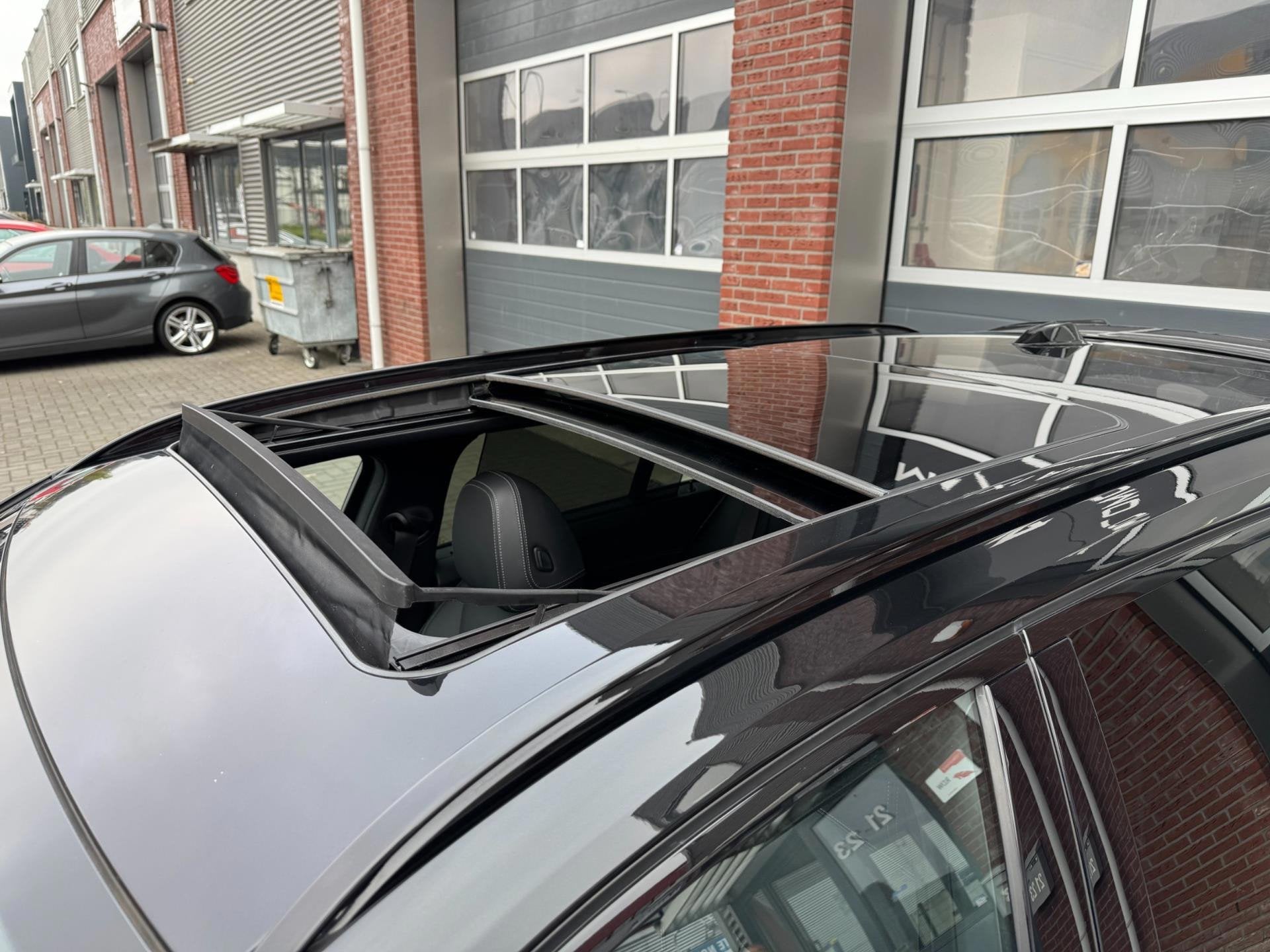 BMW M340i LCI xDrive ACC Pano Leder Camera Trekhaak H/K HUD, Automaat, Dealer onderhouden, 1770 kg, Zwart