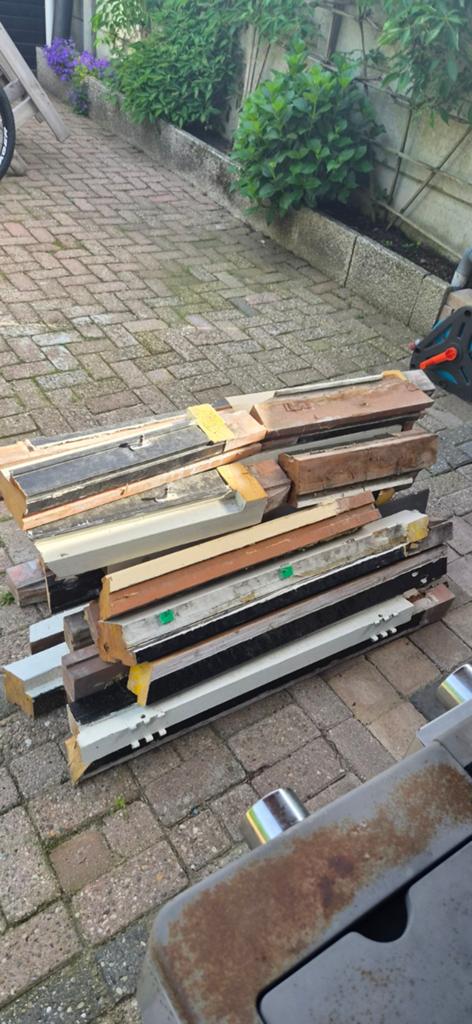 Gratis af te halen kozijnen sloophout, Doe-het-zelf en Verbouw, Hout en Planken, Ophalen, Overige houtsoorten, Minder dan 25 mm