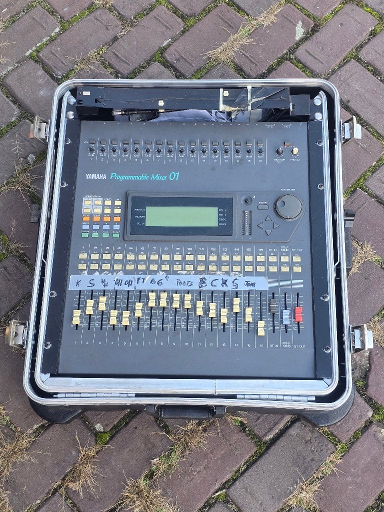 Yamaha Programmable Mixer 01 incl. SKB fightcase, Ophalen, Gebruikt, 10 tot 20 kanalen, Microfooningang