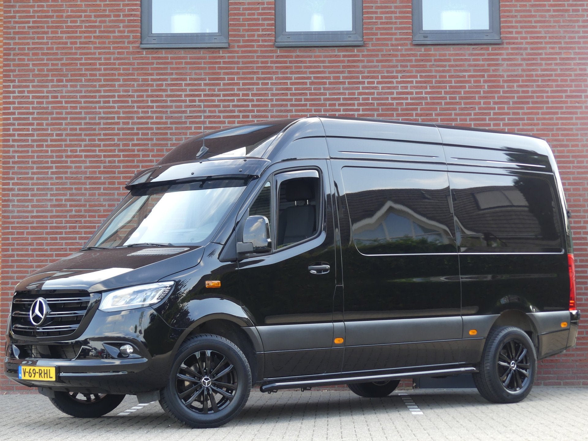 Mercedes-Benz Sprinter 317 CDI L2H2 LED/Camera/PDC/Navigatie, Automaat, Dealer onderhouden, Achterwielaandrijving, Gebruikt