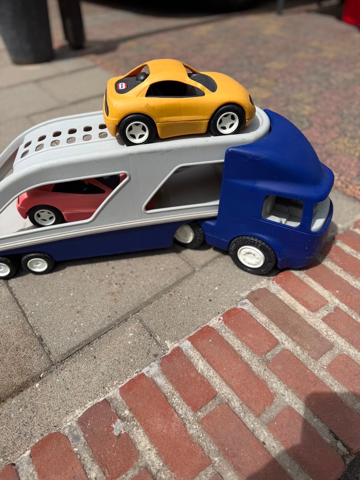 Little Tikes Vrachtwagen met Auto's - Speelgoed, Kinderen en Baby's, Speelgoed | Speelgoedvoertuigen, Ophalen, Gebruikt