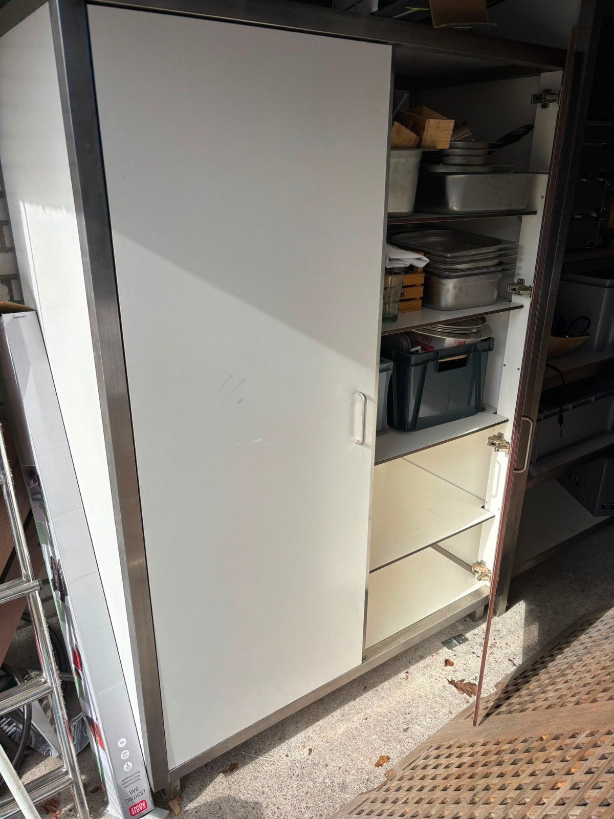 Trespa Servieskast met RVS frame, Ophalen, Gebruikt