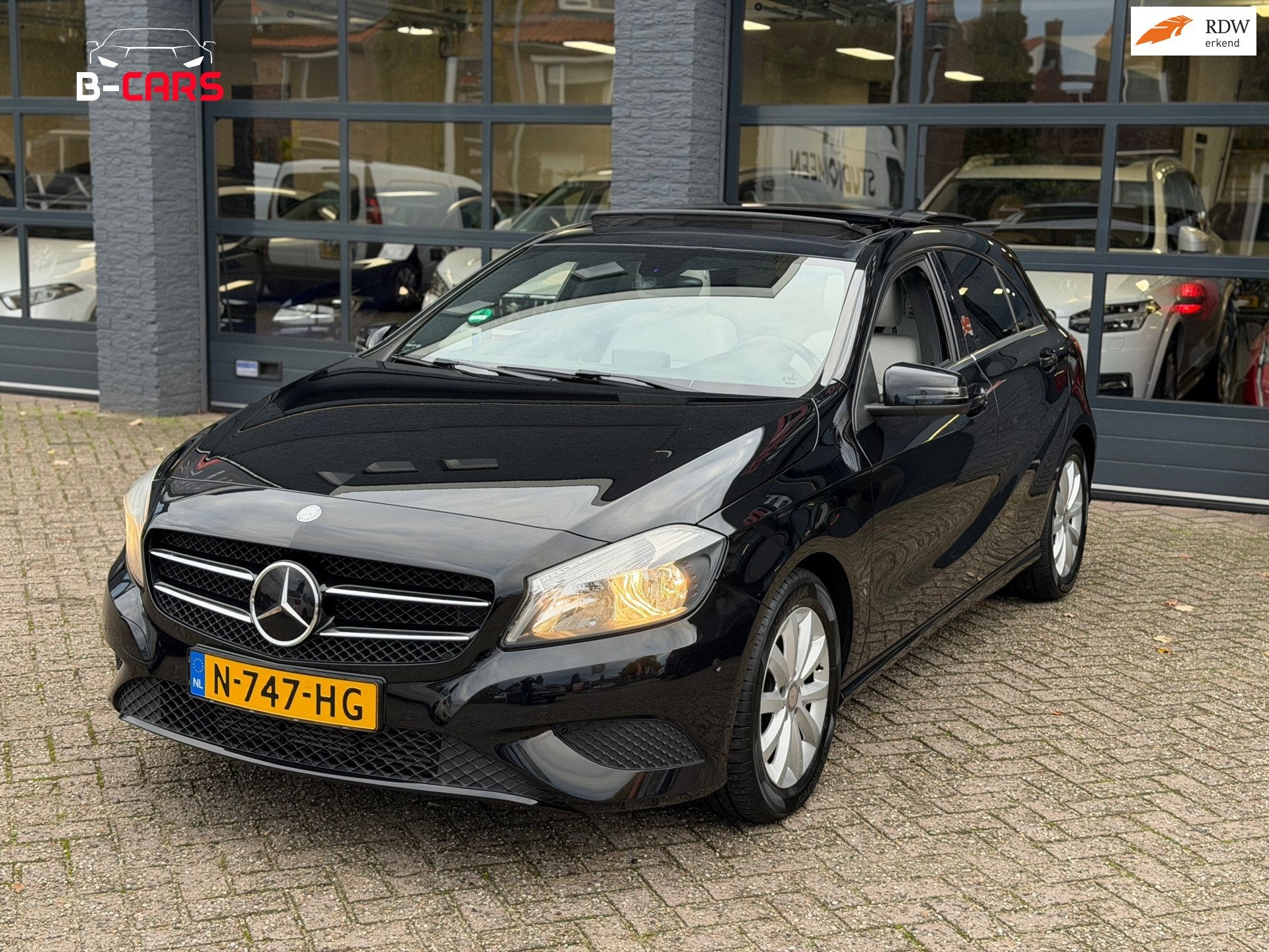 Mercedes-Benz A-klasse 180 Ambition Leer|Pano|Stoelvw|Navi|A, Auto's, Gebruikt, 4 cilinders, 19 km/l, Geïmporteerd