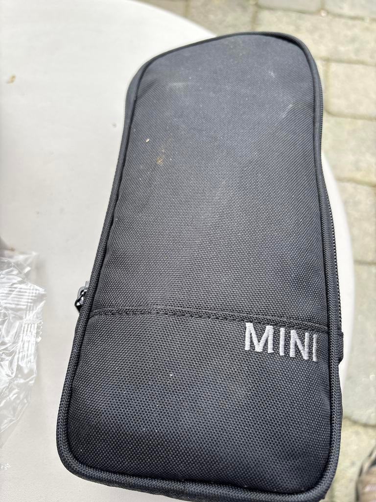 Mini tasje met 2 x 1L Castrol 5W30 motorolie, Ophalen of Verzenden, Nieuw, Mini
