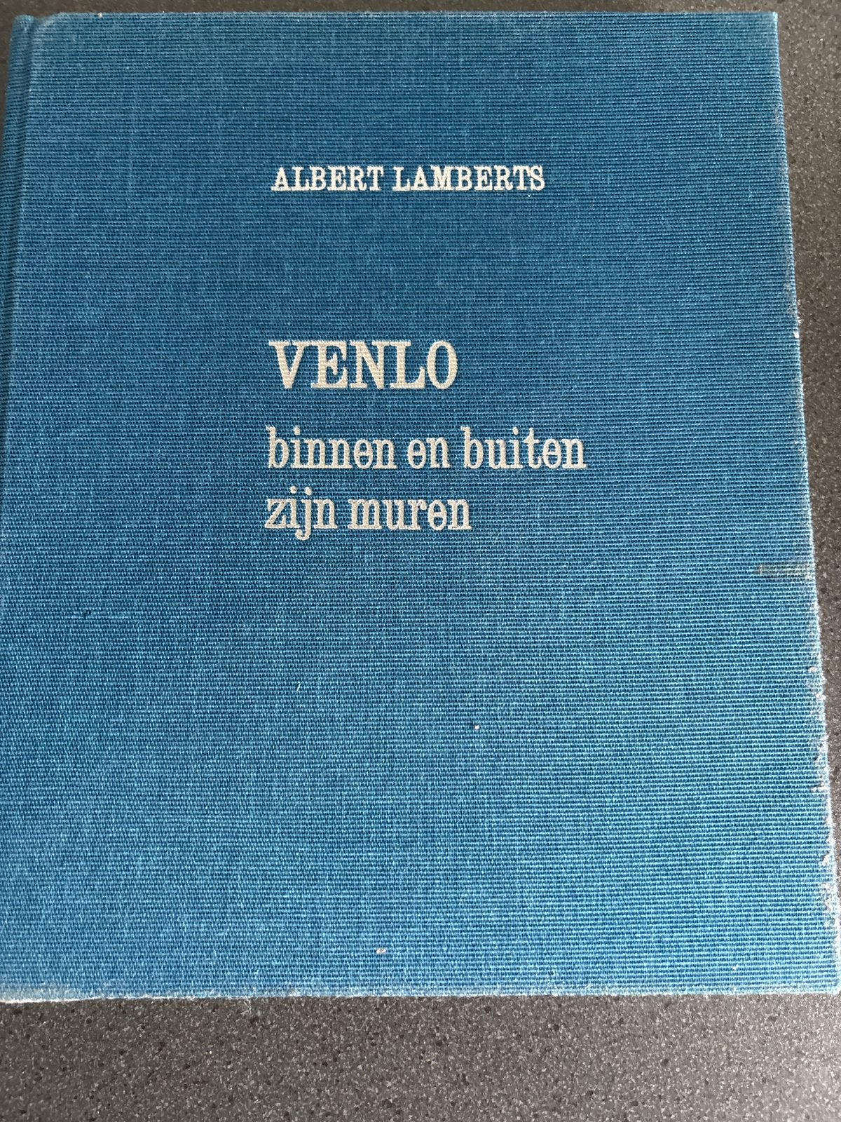 Venlo binnen en buiten zijn muren - Albert Lamberts, Ophalen of Verzenden, 20e eeuw of later, Zo goed als nieuw