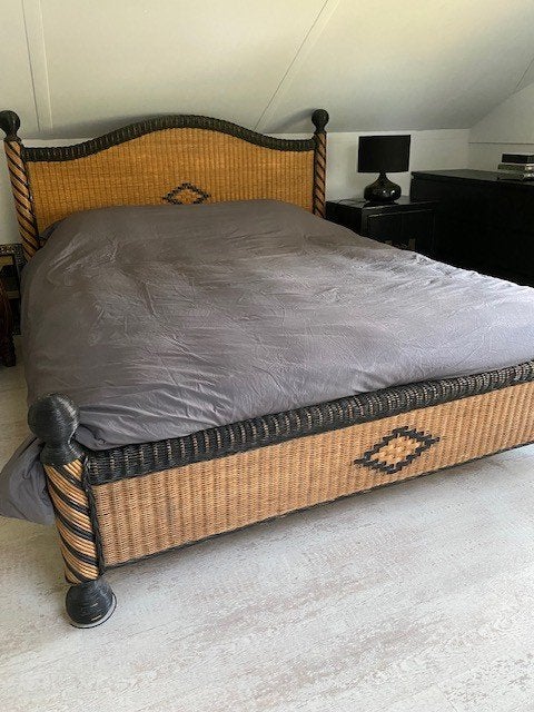 Rotan bedframe + lattenbodems, Huis en Inrichting, Ophalen, Overige materialen, Gebruikt, Bruin