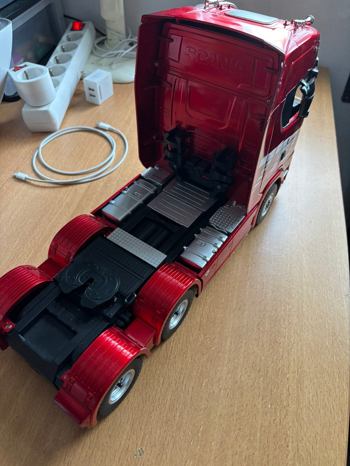 Rc Scania trekker., Hobby en Vrije tijd, Modelbouw | Radiografisch | Auto's, Verzenden, Zo goed als nieuw