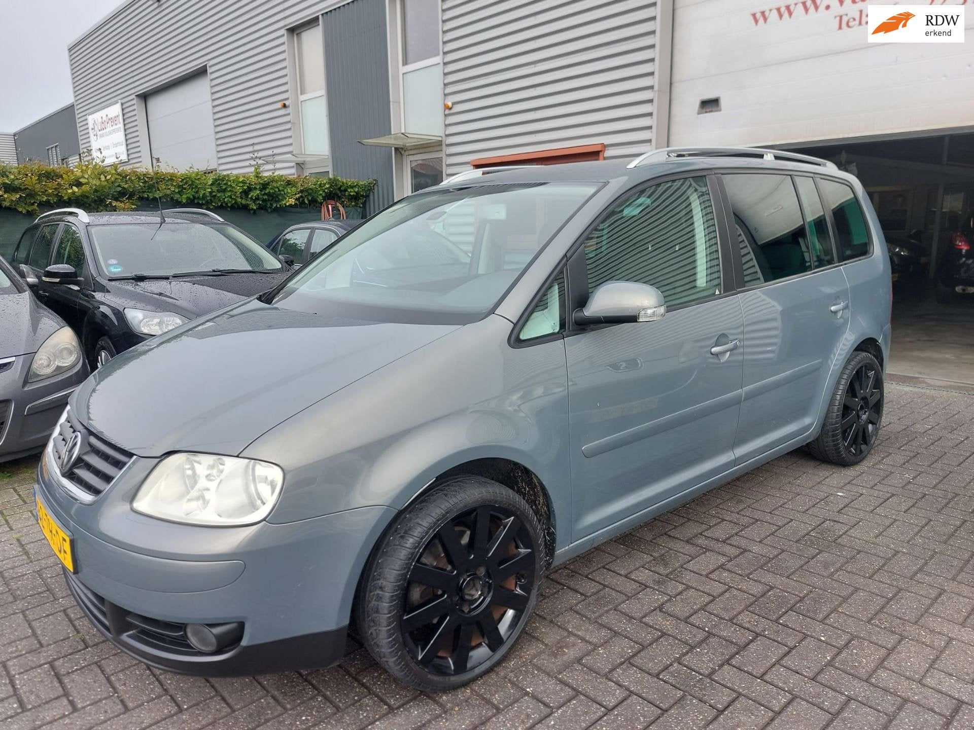 Volkswagen Touran 2.0-16V FSI Highline 5 deurs + climate con, Voorwielaandrijving, Stof, Gebruikt, 4 cilinders