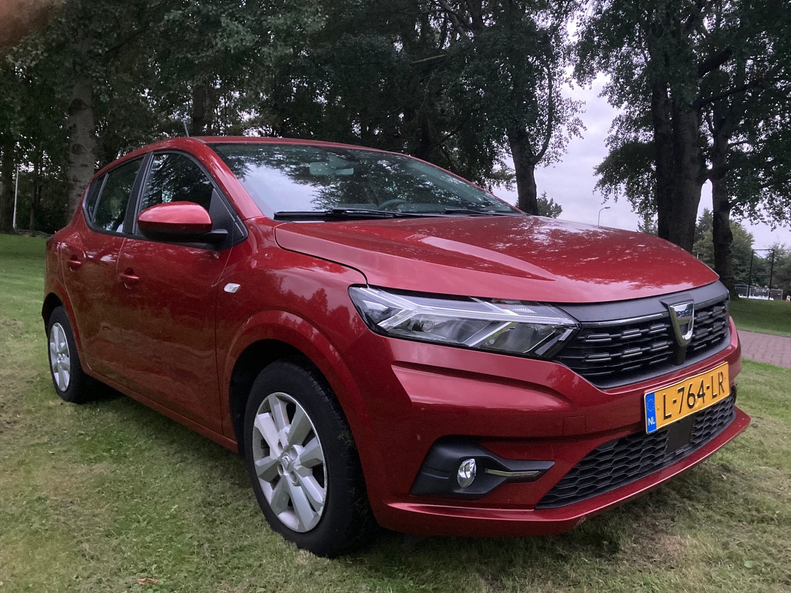Dacia Sandero 1.0 TCe 100pk Bi-fuel GPF 2021 Rood, Auto's, Voorwielaandrijving, Stof, Zwart, 100 pk
