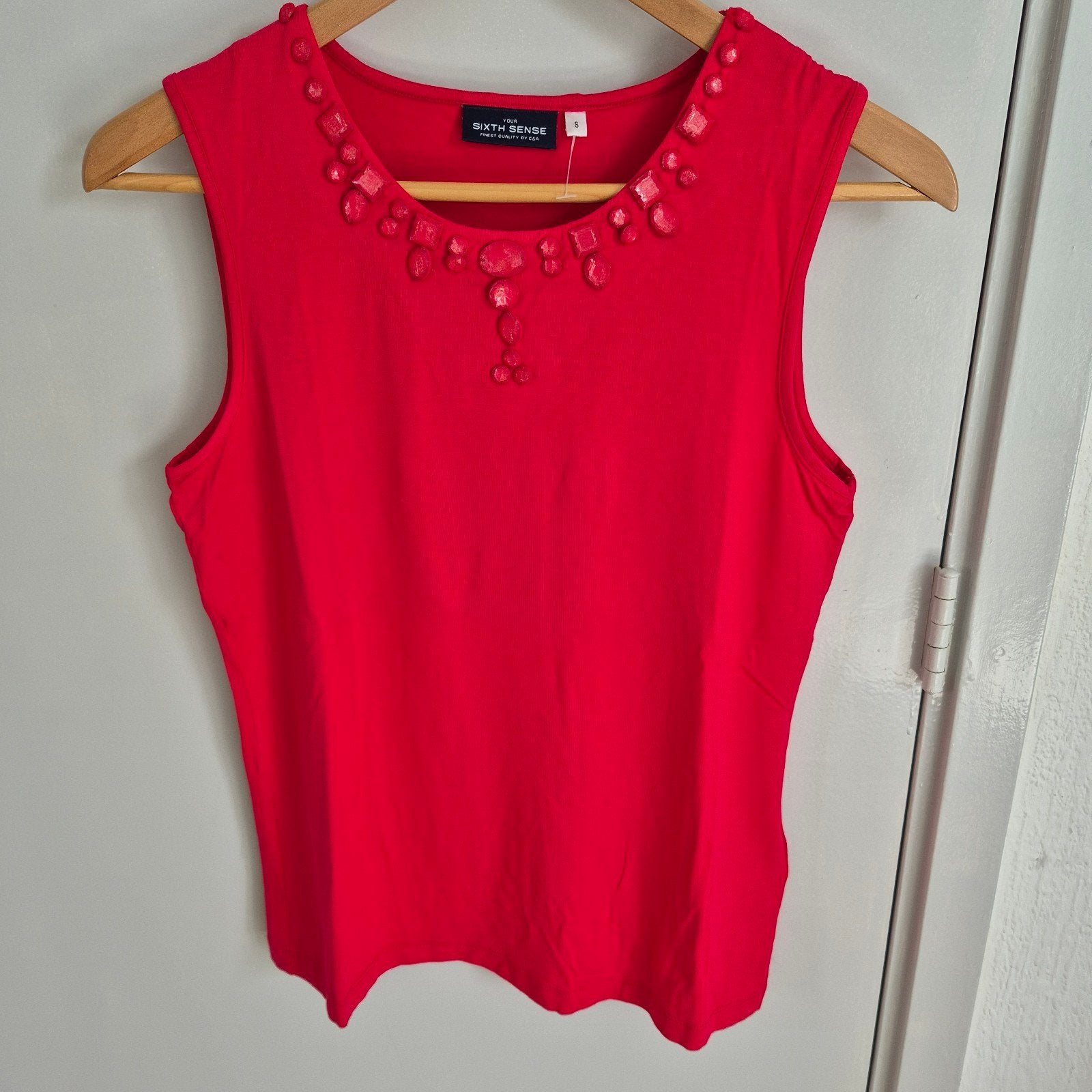 SIXTH SENSE Rood Topje met Sierstenen - Maat S, SIXTH SENSE, Nieuw, Ophalen of Verzenden, Rood